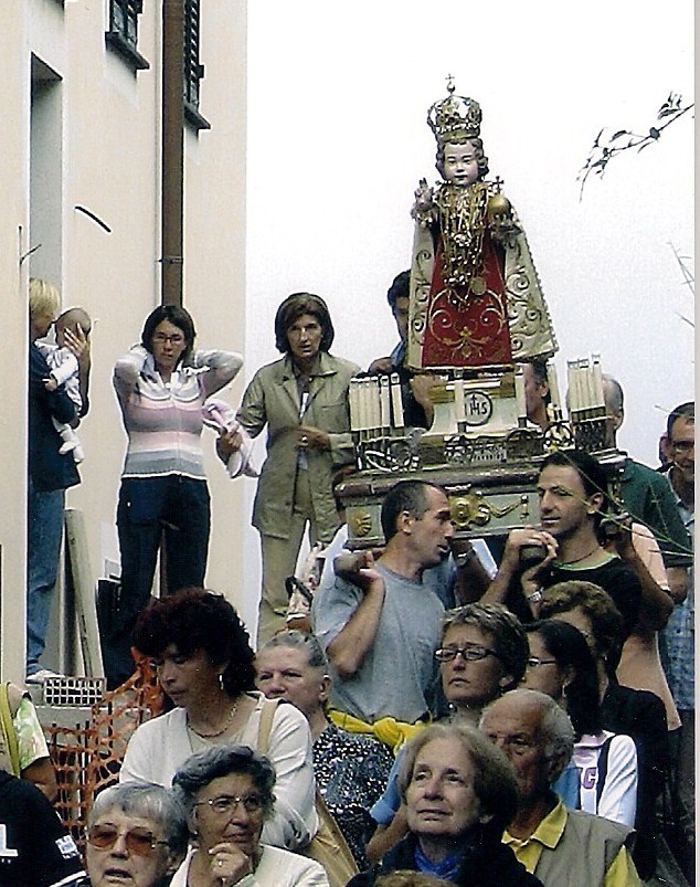 Carbuta - Santo Bambino di Praga: processione 4