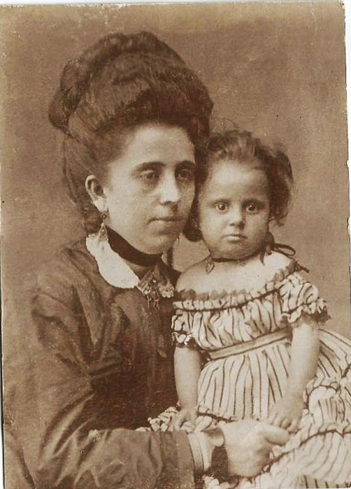 Esilda Maria Cesio con la figlia Esilda, nonna di Maria Rebeca.